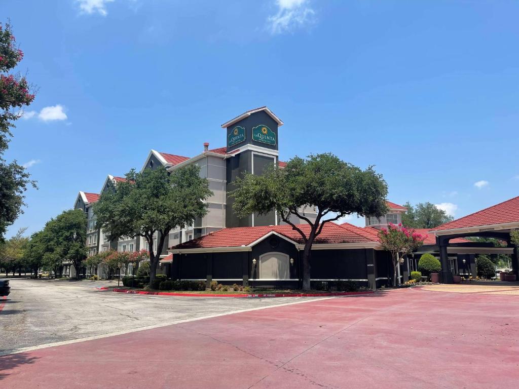 La Quinta By Wyndham Dallas Arlington South Exterior photo